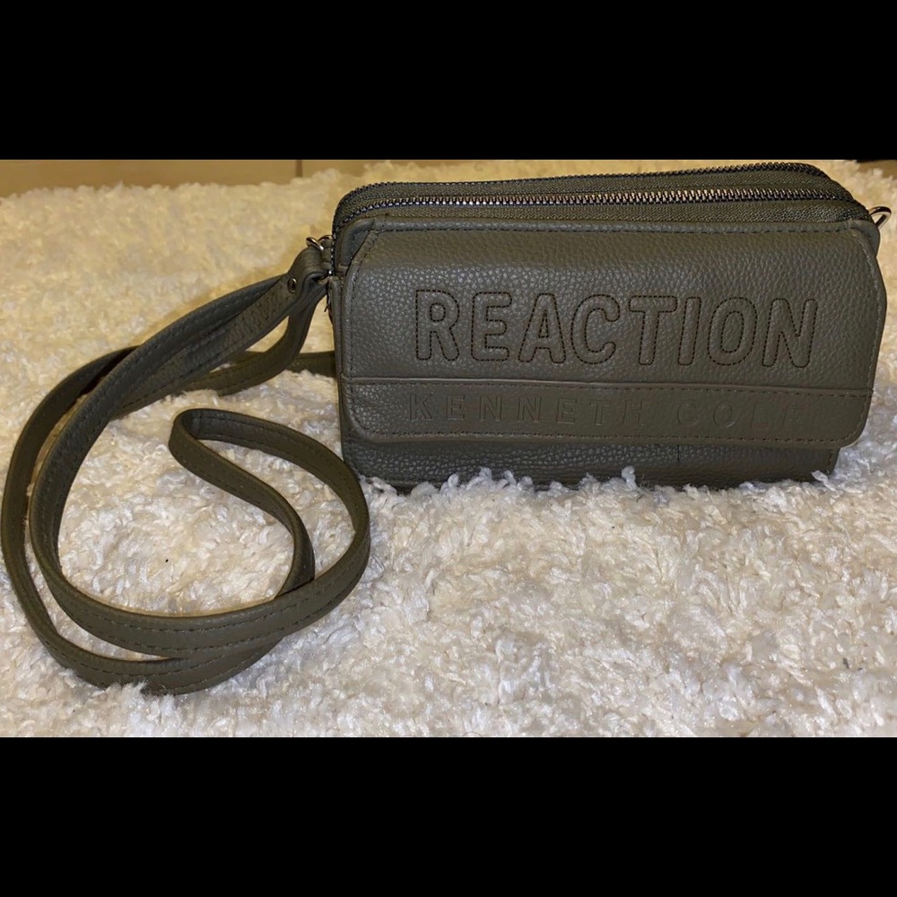 Kenneth Cole Wristlet\Crossbody